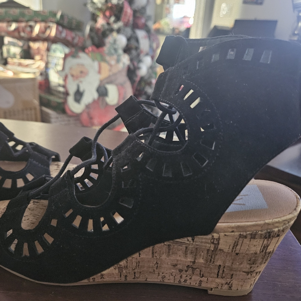 Size 7.5 black lace up shoes